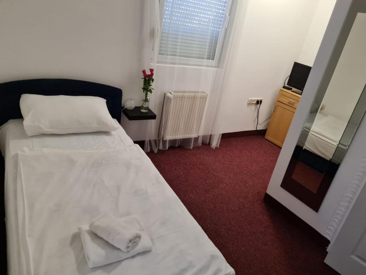 Hotel Garny Pleso Velika Gorica Exterior foto